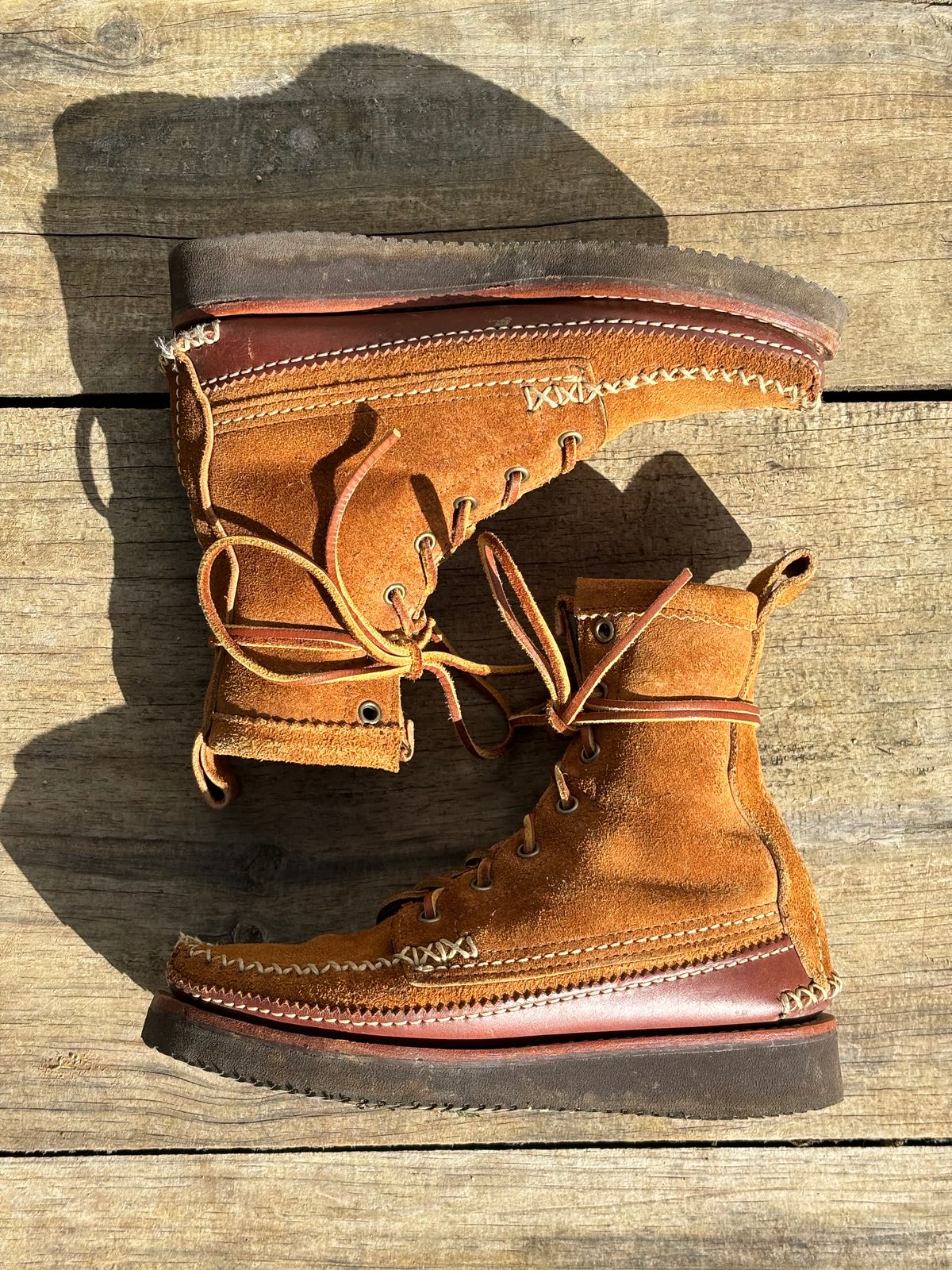Photo by luutruc07 on November 4, 2023 of the Yuketen Maine Guide DB Boots in Horween Full Grain Flesh-Out.
