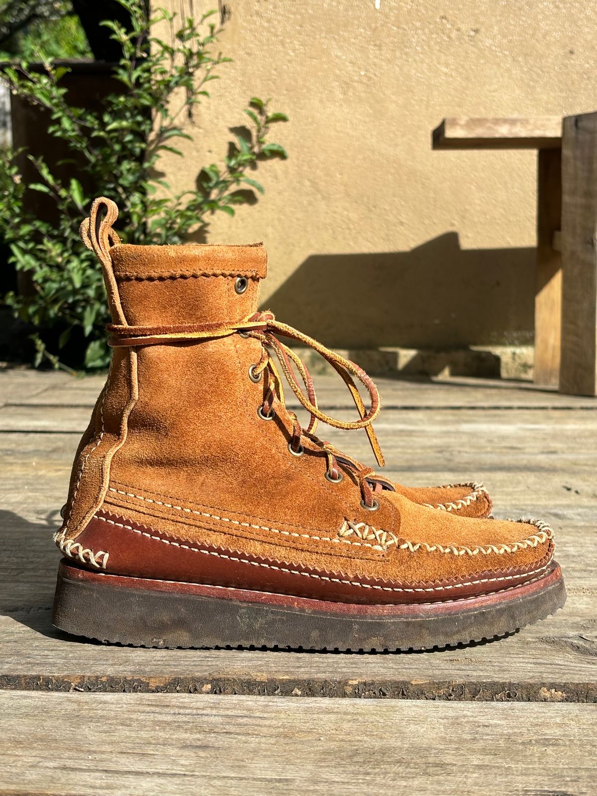 Photo by luutruc07 on November 4, 2023 of the Yuketen Maine Guide DB Boots in Horween Full Grain Flesh-Out.