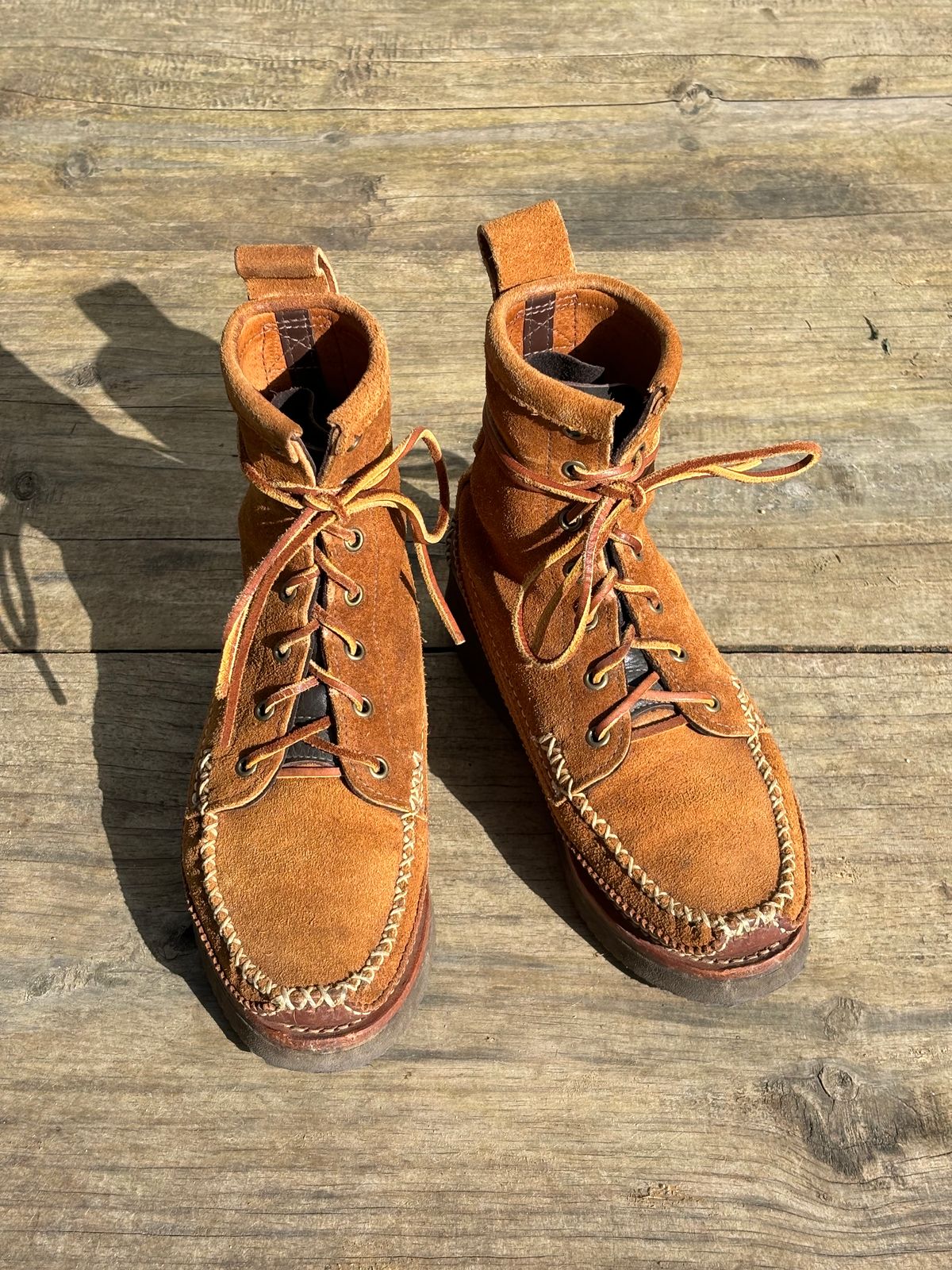 Photo by luutruc07 on November 4, 2023 of the Yuketen Maine Guide DB Boots in Horween Full Grain Flesh-Out.