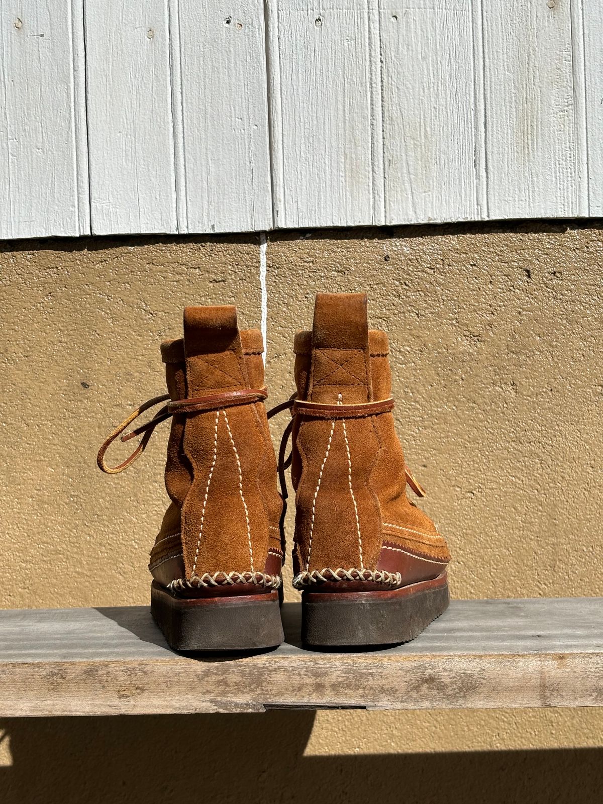 Photo by luutruc07 on December 5, 2023 of the Yuketen Maine Guide DB Boots in Horween Full Grain Flesh-Out.