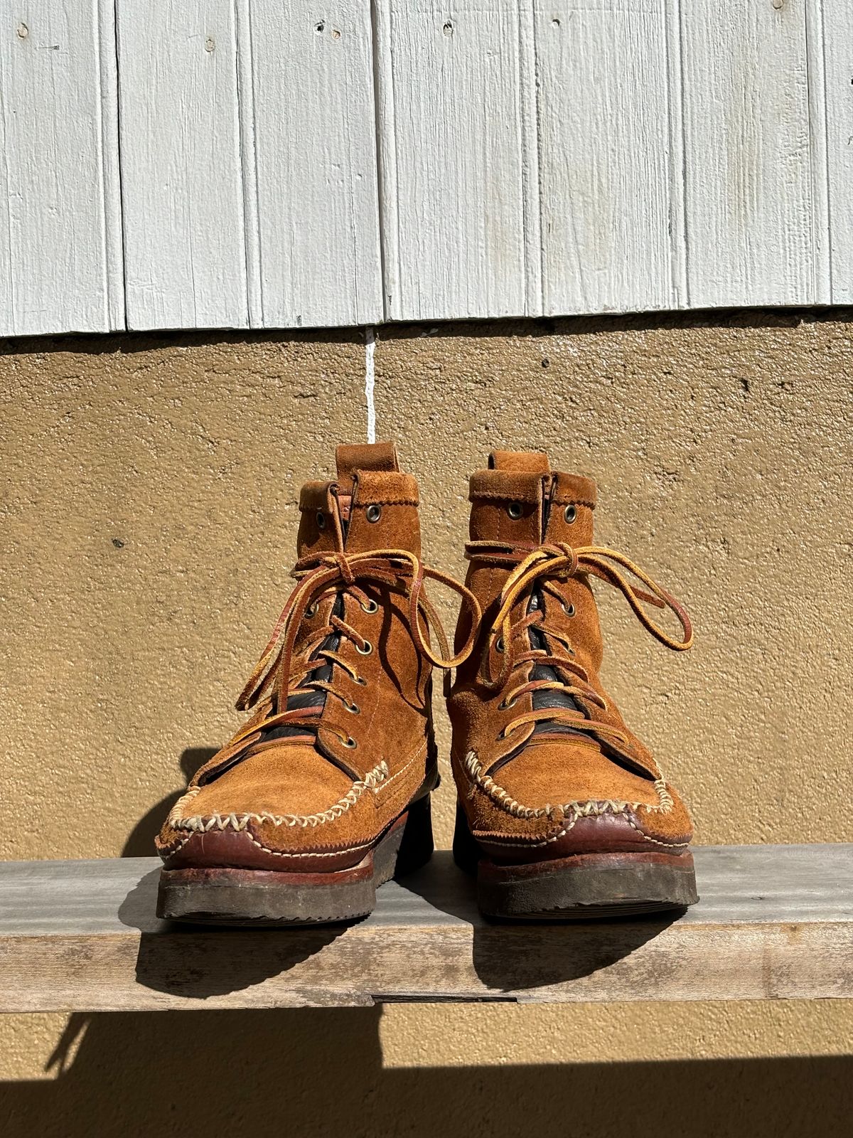 Photo by luutruc07 on December 5, 2023 of the Yuketen Maine Guide DB Boots in Horween Full Grain Flesh-Out.