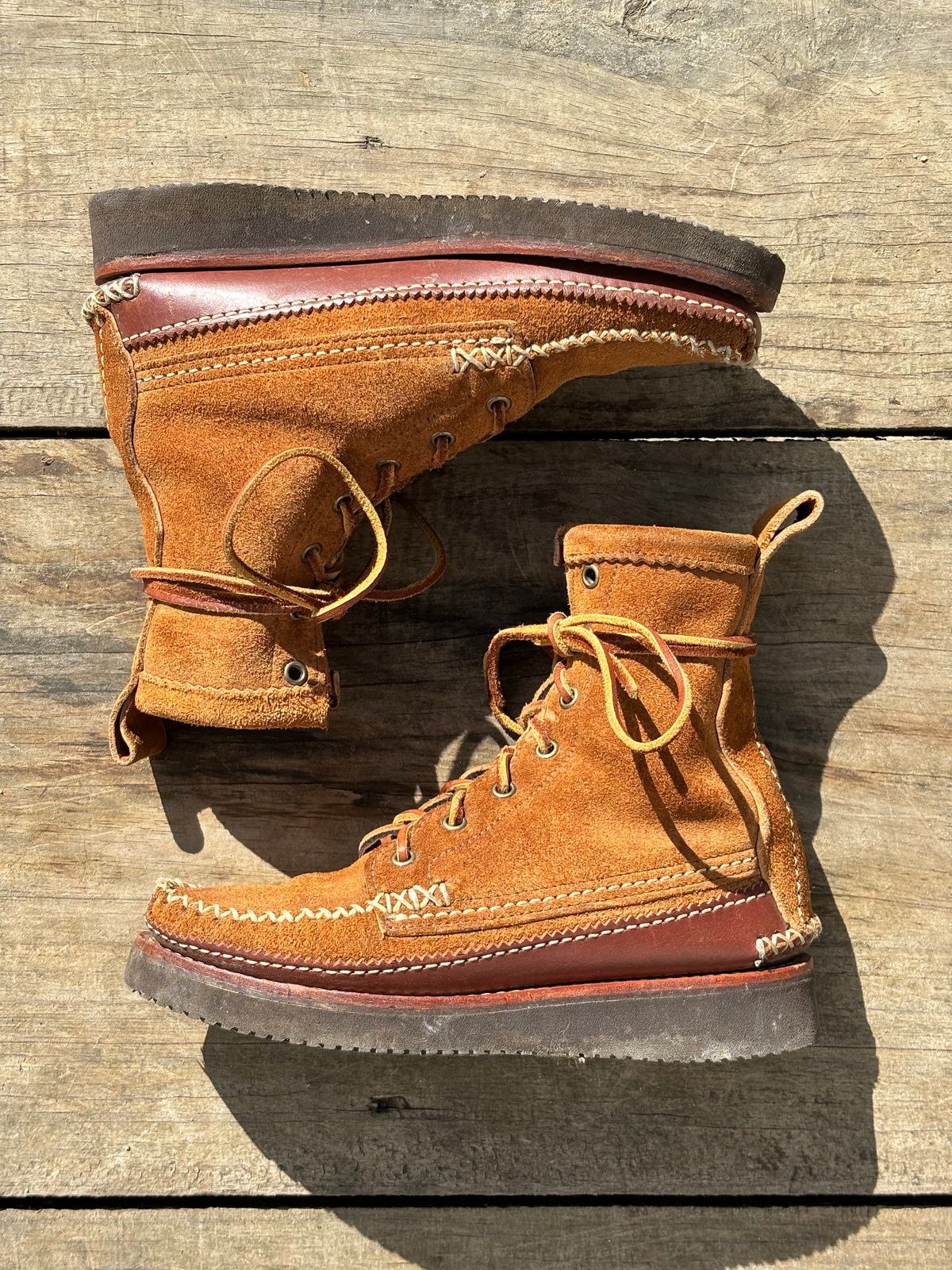 Photo by luutruc07 on December 5, 2023 of the Yuketen Maine Guide DB Boots in Horween Full Grain Flesh-Out.