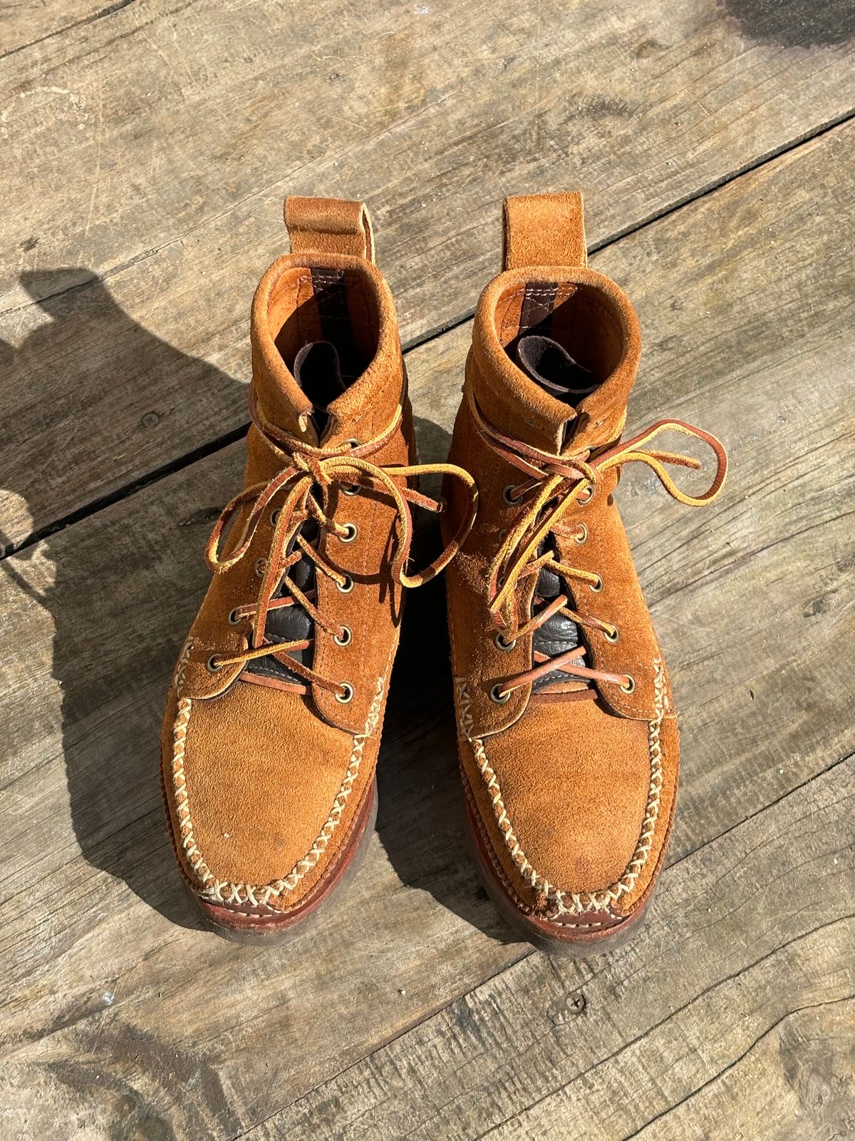 Photo by luutruc07 on December 5, 2023 of the Yuketen Maine Guide DB Boots in Horween Full Grain Flesh-Out.