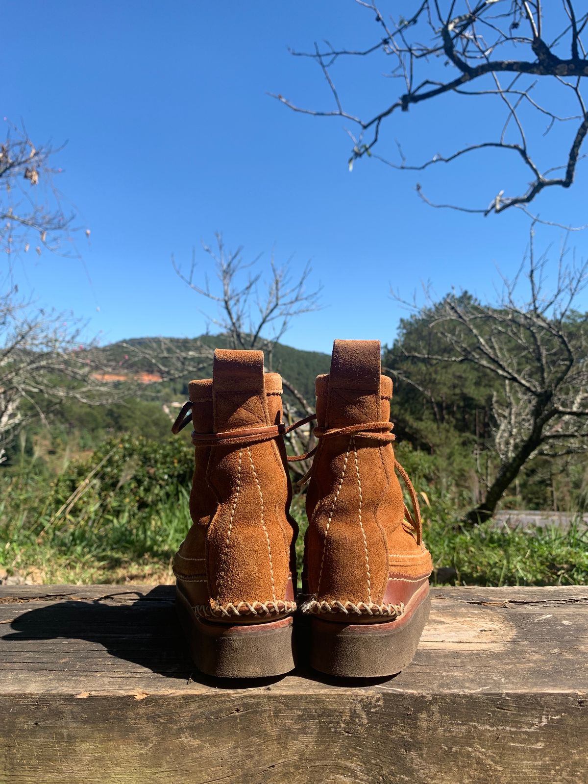 Photo by luutruc07 on January 4, 2024 of the Yuketen Maine Guide DB Boots in Horween Full Grain Flesh-Out.