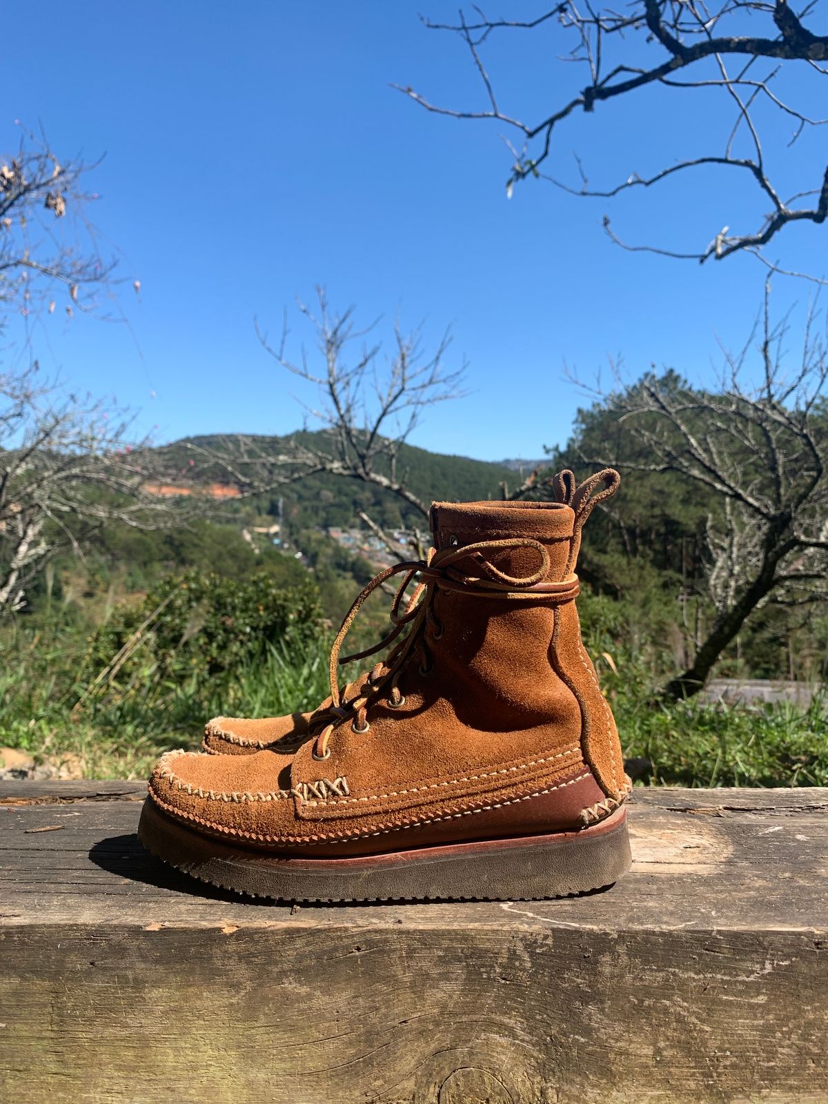 Photo by luutruc07 on January 4, 2024 of the Yuketen Maine Guide DB Boots in Horween Full Grain Flesh-Out.
