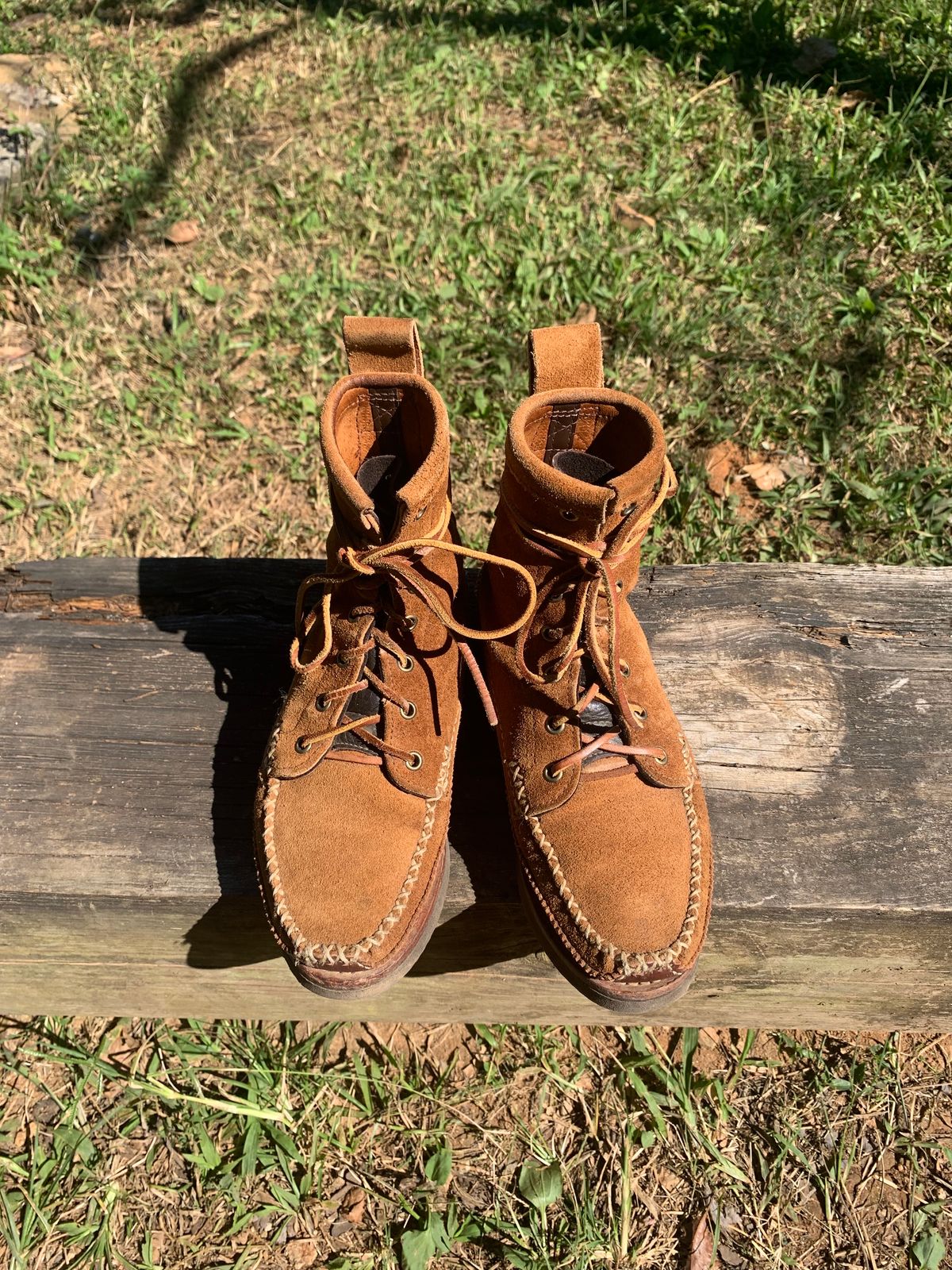 Photo by luutruc07 on January 4, 2024 of the Yuketen Maine Guide DB Boots in Horween Full Grain Flesh-Out.