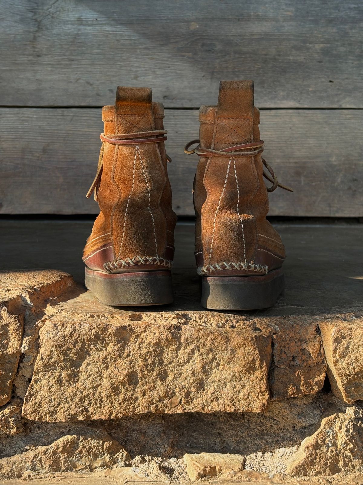Photo by luutruc07 on February 5, 2024 of the Yuketen Maine Guide DB Boots in Horween Full Grain Flesh-Out.