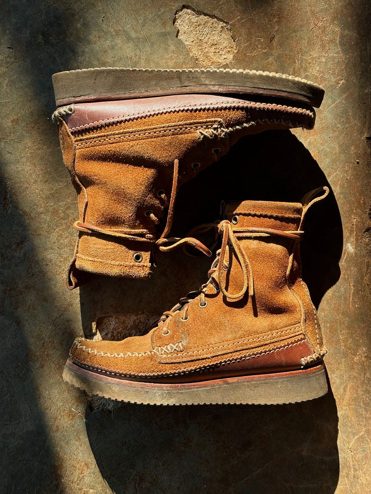 Photo by luutruc07 on February 5, 2024 of the Yuketen Maine Guide DB Boots in Horween Full Grain Flesh-Out.