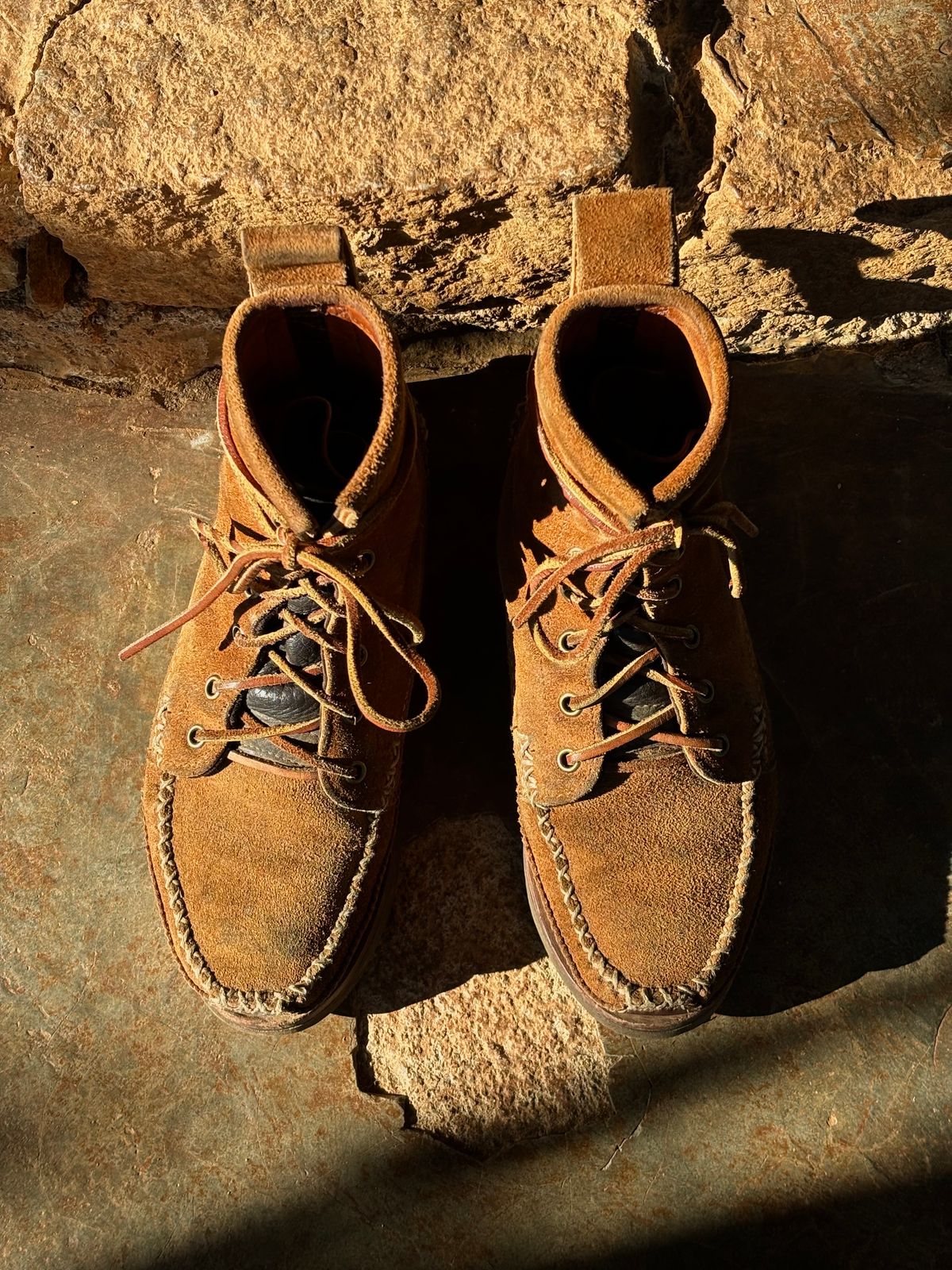 Photo by luutruc07 on February 5, 2024 of the Yuketen Maine Guide DB Boots in Horween Full Grain Flesh-Out.