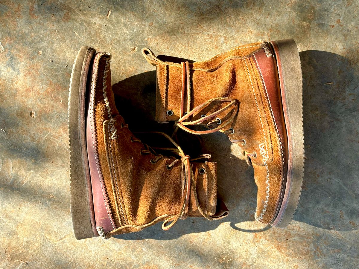 Photo by luutruc07 on March 5, 2024 of the Yuketen Maine Guide DB Boots in Horween Full Grain Flesh-Out.