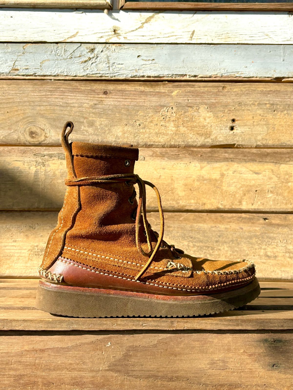 Photo by luutruc07 on March 5, 2024 of the Yuketen Maine Guide DB Boots in Horween Full Grain Flesh-Out.