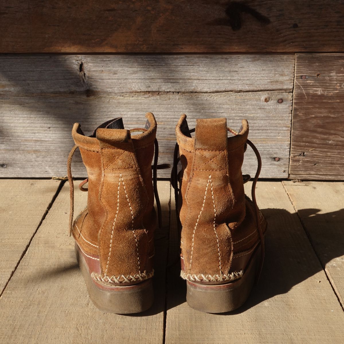 Photo by luutruc07 on March 26, 2024 of the Yuketen Maine Guide DB Boots in Horween Full Grain Flesh-Out.