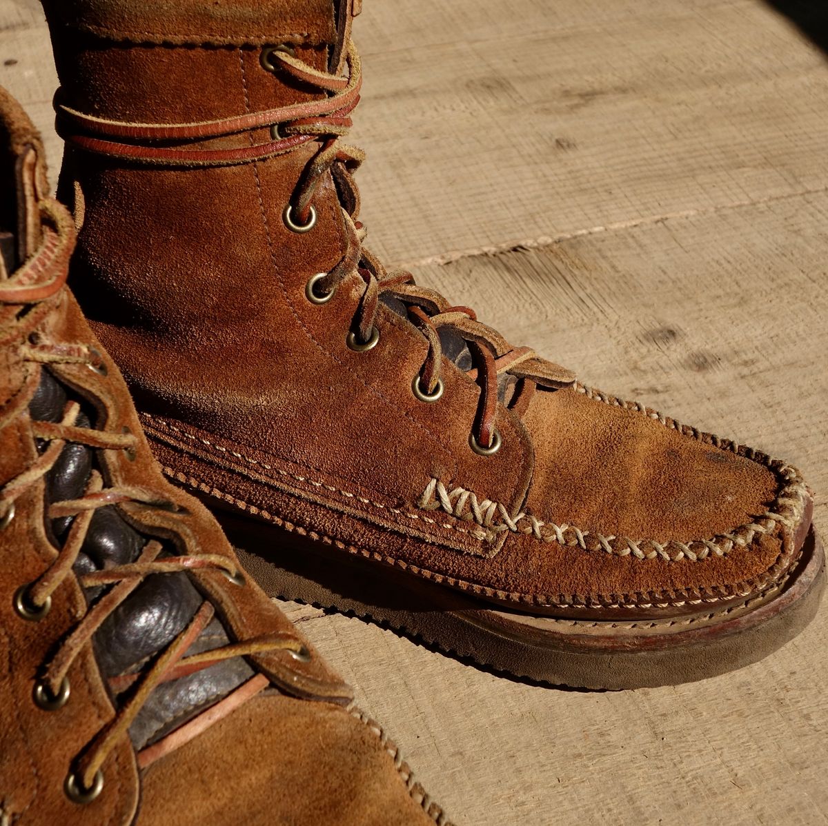 Photo by luutruc07 on March 28, 2024 of the Yuketen Maine Guide DB Boots in Horween Full Grain Flesh-Out.