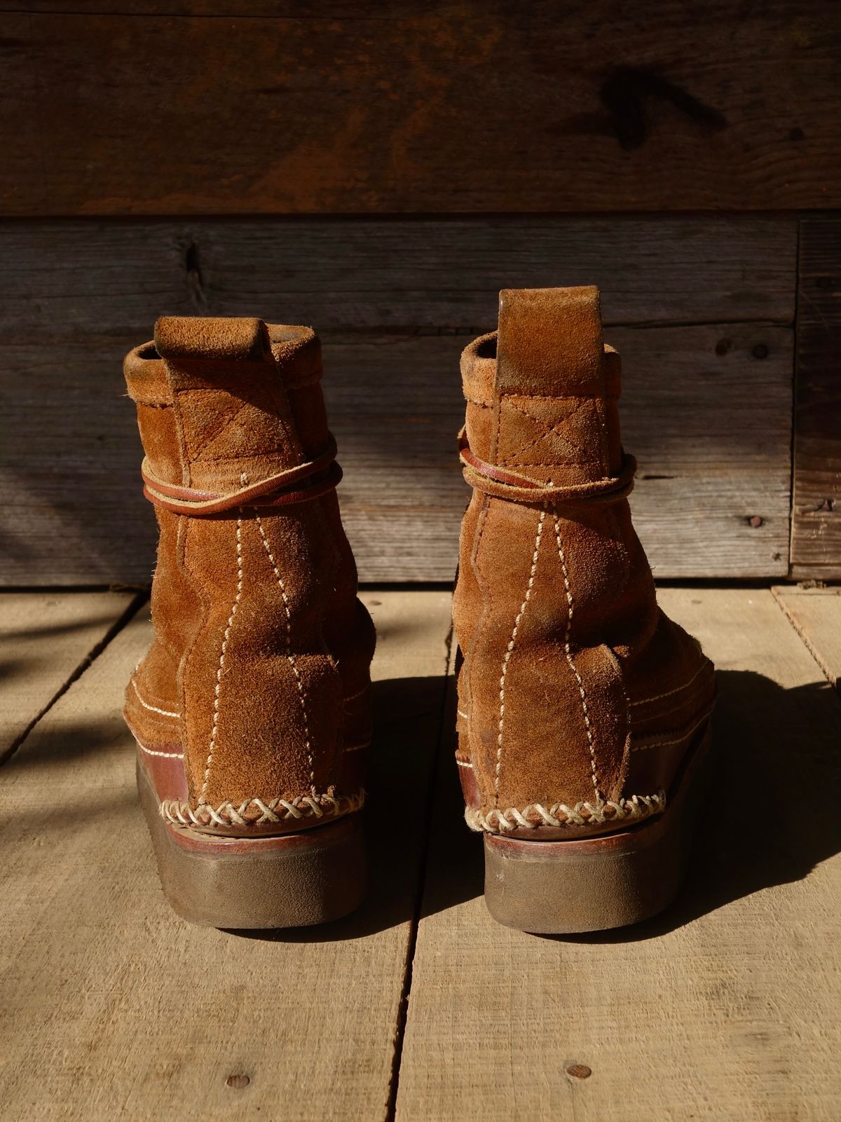 Photo by luutruc07 on April 3, 2024 of the Yuketen Maine Guide DB Boots in Horween Full Grain Flesh-Out.