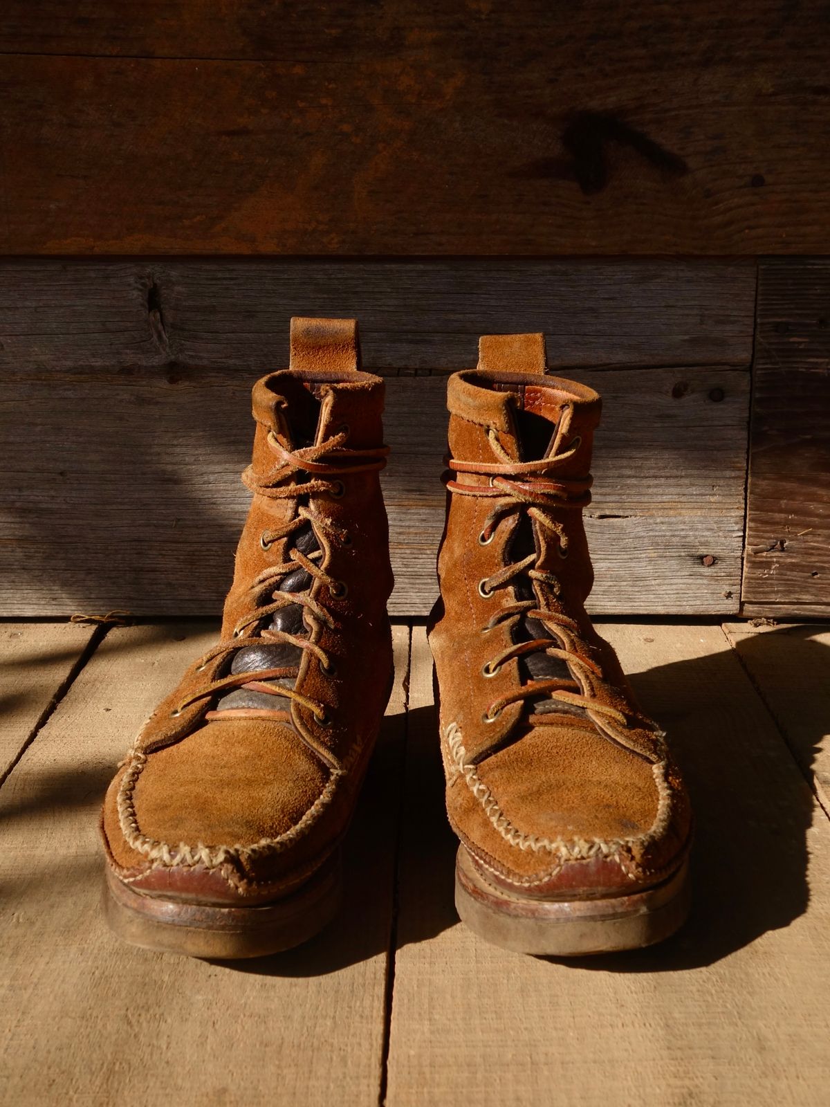 Photo by luutruc07 on April 3, 2024 of the Yuketen Maine Guide DB Boots in Horween Full Grain Flesh-Out.