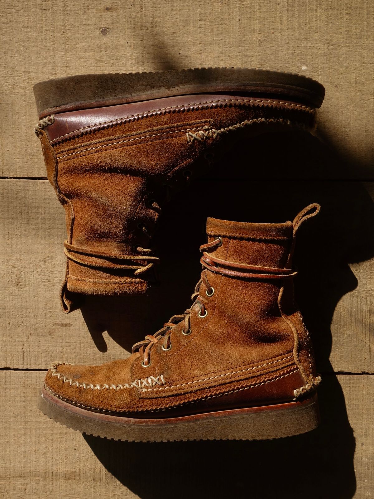Photo by luutruc07 on April 3, 2024 of the Yuketen Maine Guide DB Boots in Horween Full Grain Flesh-Out.