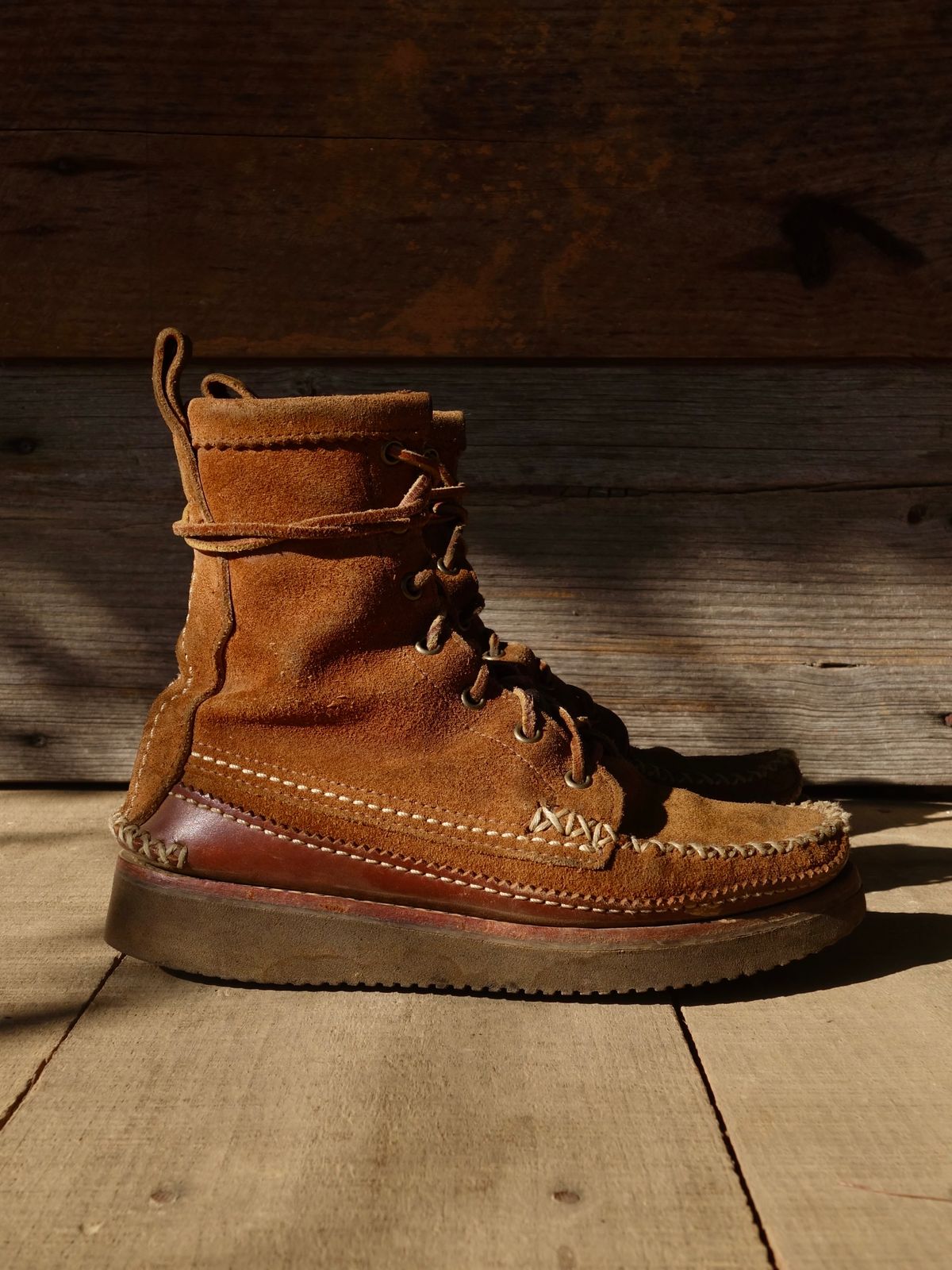Photo by luutruc07 on April 3, 2024 of the Yuketen Maine Guide DB Boots in Horween Full Grain Flesh-Out.