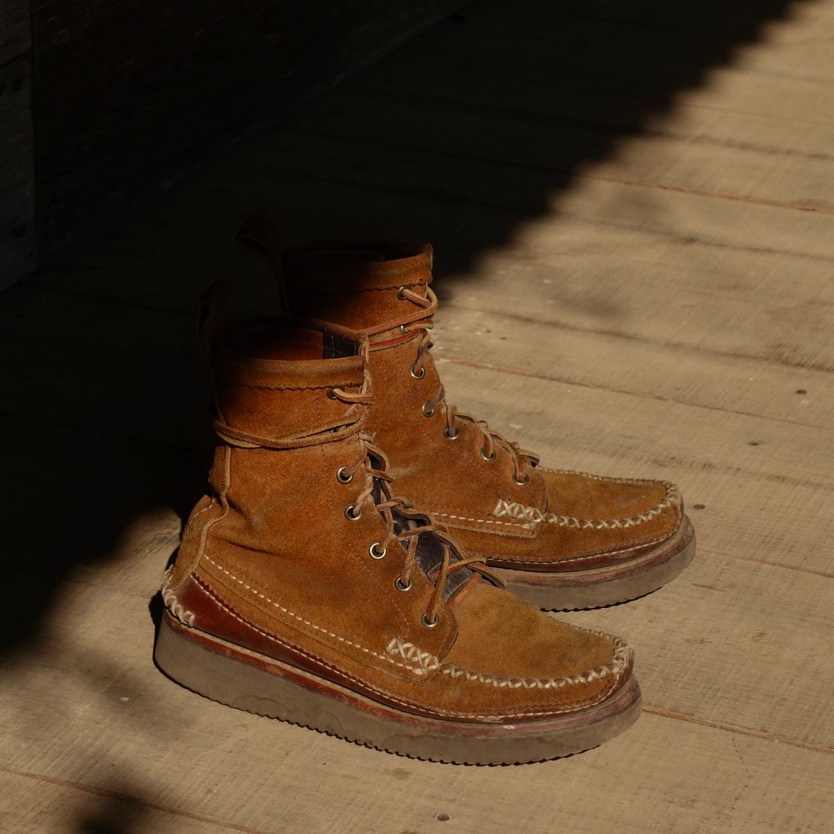 Photo by luutruc07 on April 5, 2024 of the Yuketen Maine Guide DB Boots in Horween Full Grain Flesh-Out.