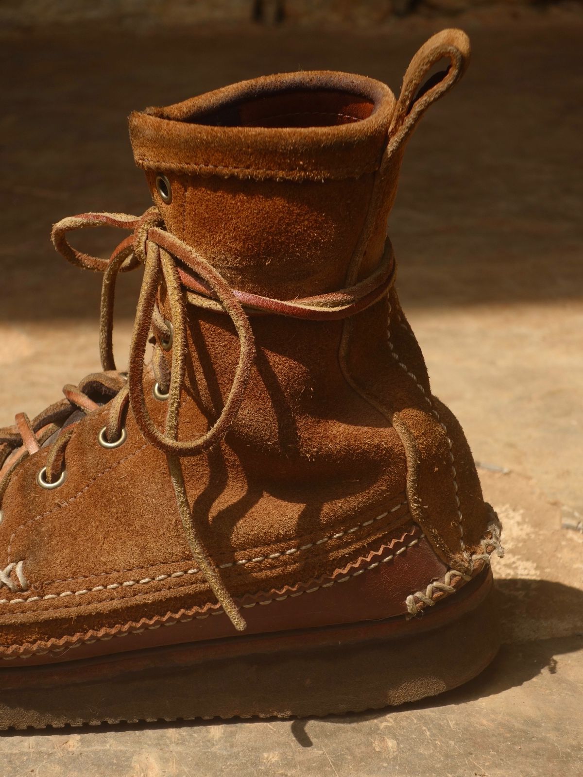 Photo by luutruc07 on April 8, 2024 of the Yuketen Maine Guide DB Boots in Horween Full Grain Flesh-Out.