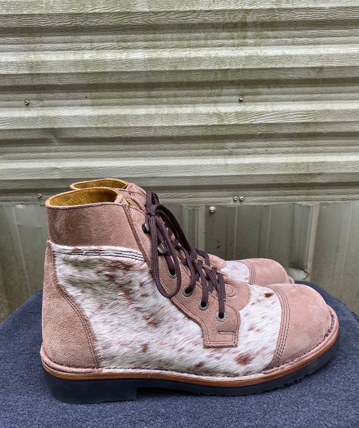Photo by wedgebert on October 1, 2024 of the Jim Green Numzaan in Nguni Cattle Vamp/Fawn Roughout.