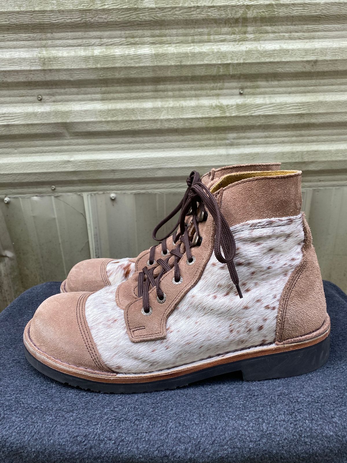 Photo by wedgebert on November 5, 2024 of the Jim Green Numzaan in Nguni Cattle Vamp/Fawn Roughout.