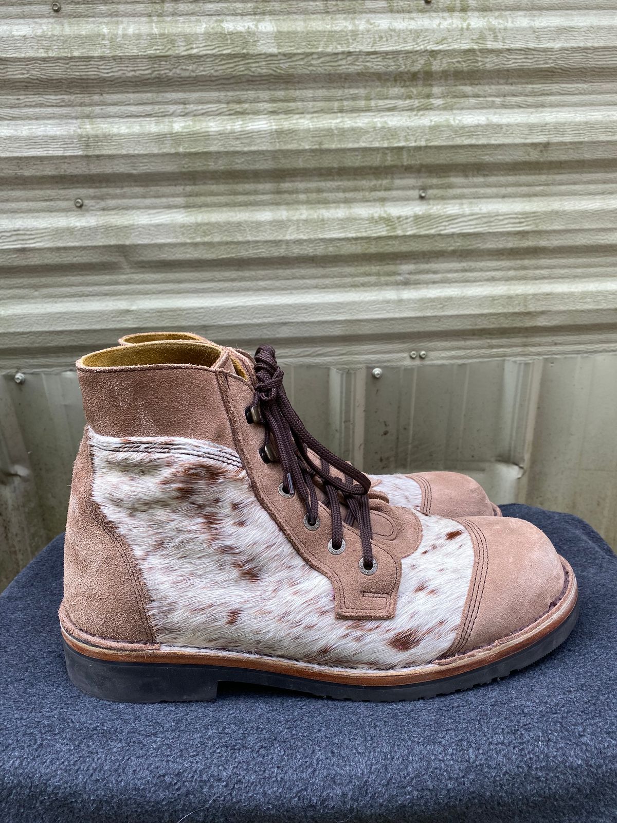 Photo by wedgebert on November 5, 2024 of the Jim Green Numzaan in Nguni Cattle Vamp/Fawn Roughout.