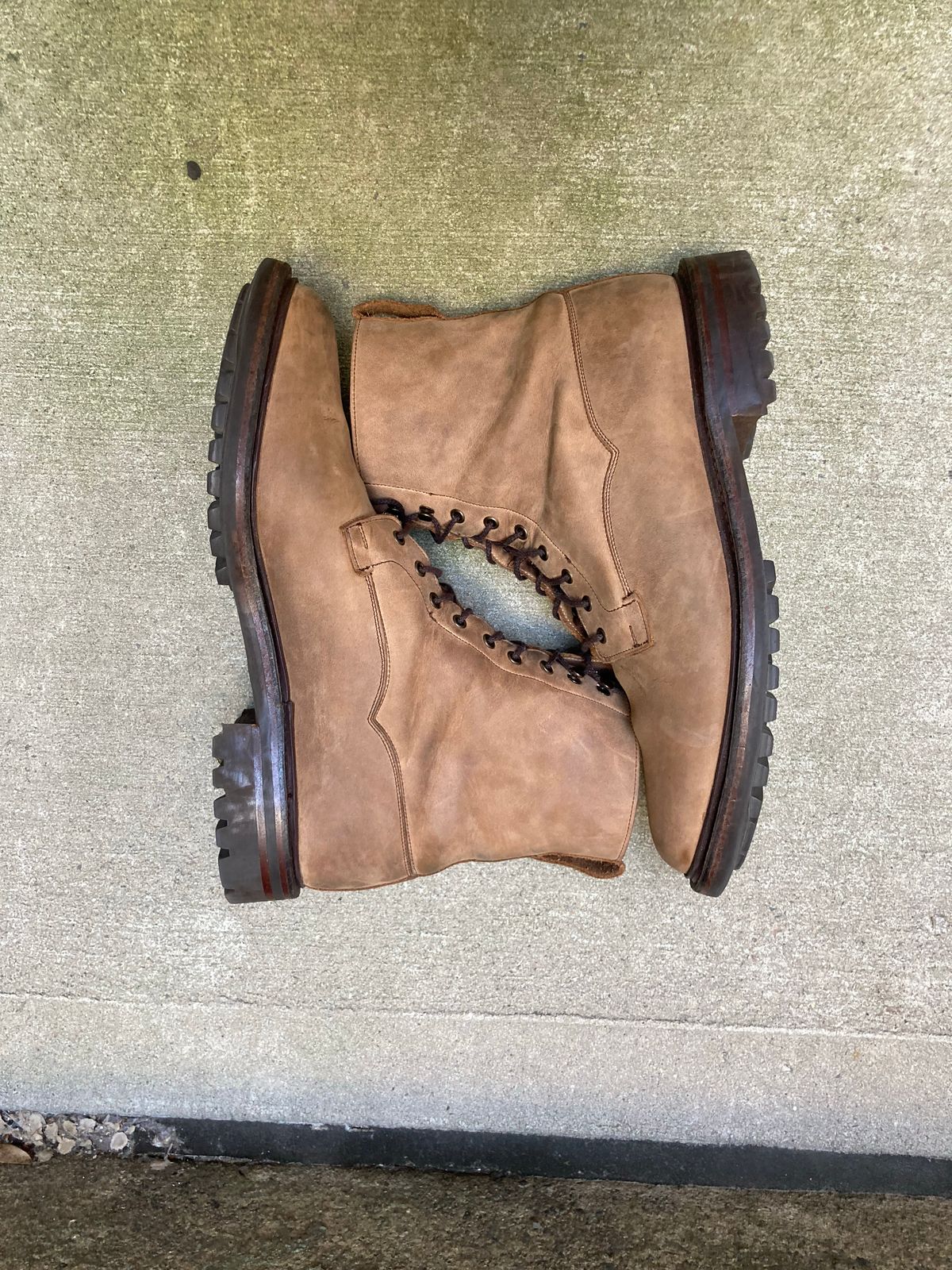 Photo by jamwithsam on November 5, 2022 of the Crockett & Jones Grizedale in Horween Bronze Oiled Sides.