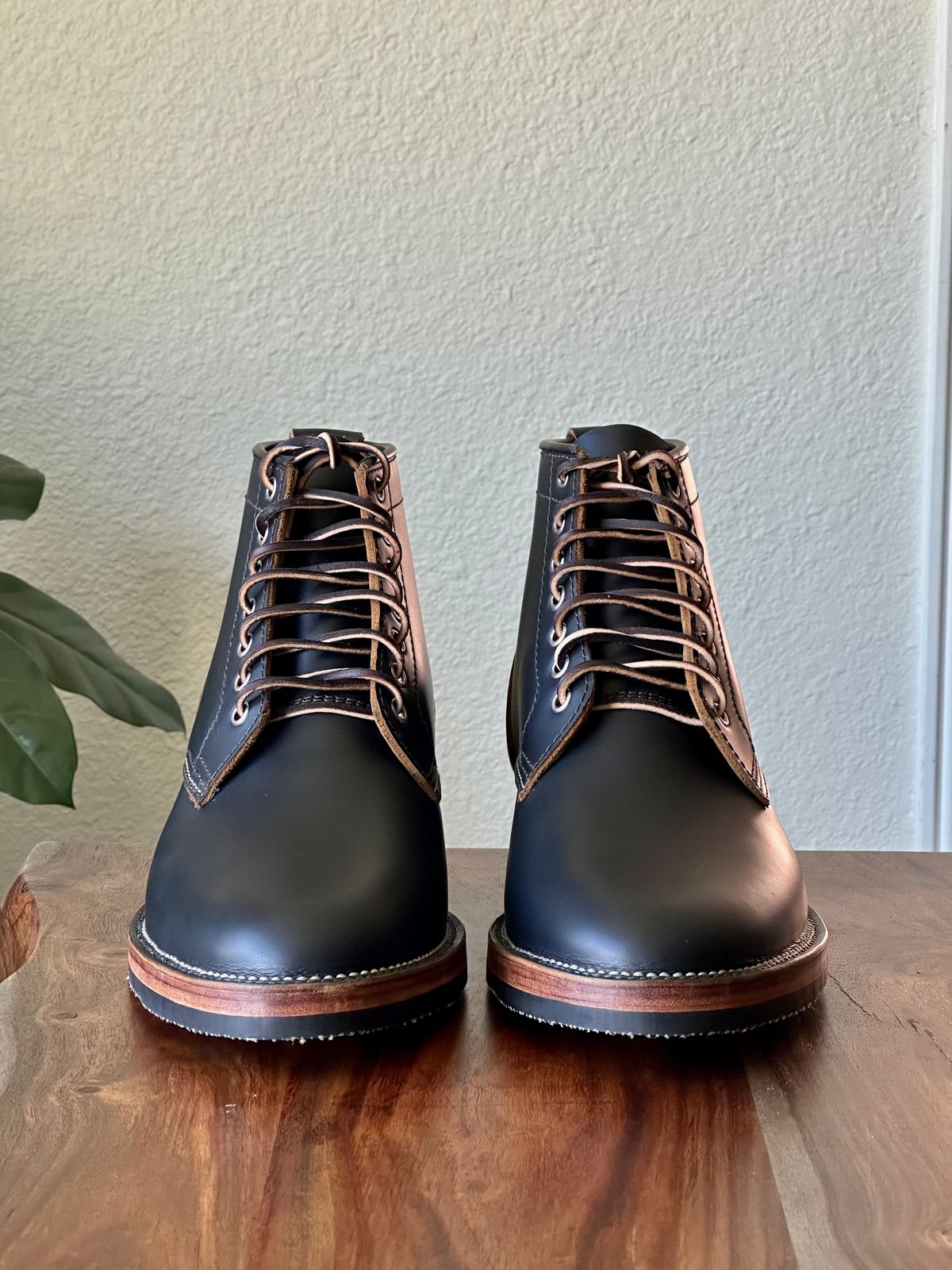 Photo by pigeontree on October 1, 2022 of the Santalum x PTC The Klondike Service Boot in S.B. Foot Black Klondike.