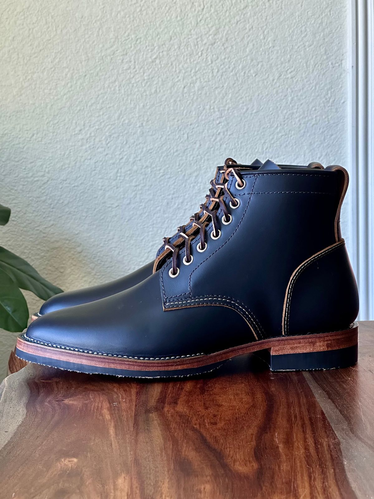 Photo by pigeontree on October 1, 2022 of the Santalum x PTC The Klondike Service Boot in S.B. Foot Black Klondike.