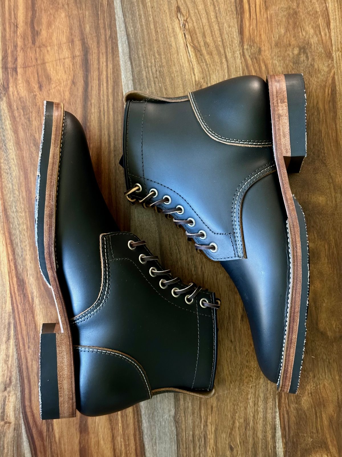 Photo by pigeontree on October 1, 2022 of the Santalum x PTC The Klondike Service Boot in S.B. Foot Black Klondike.