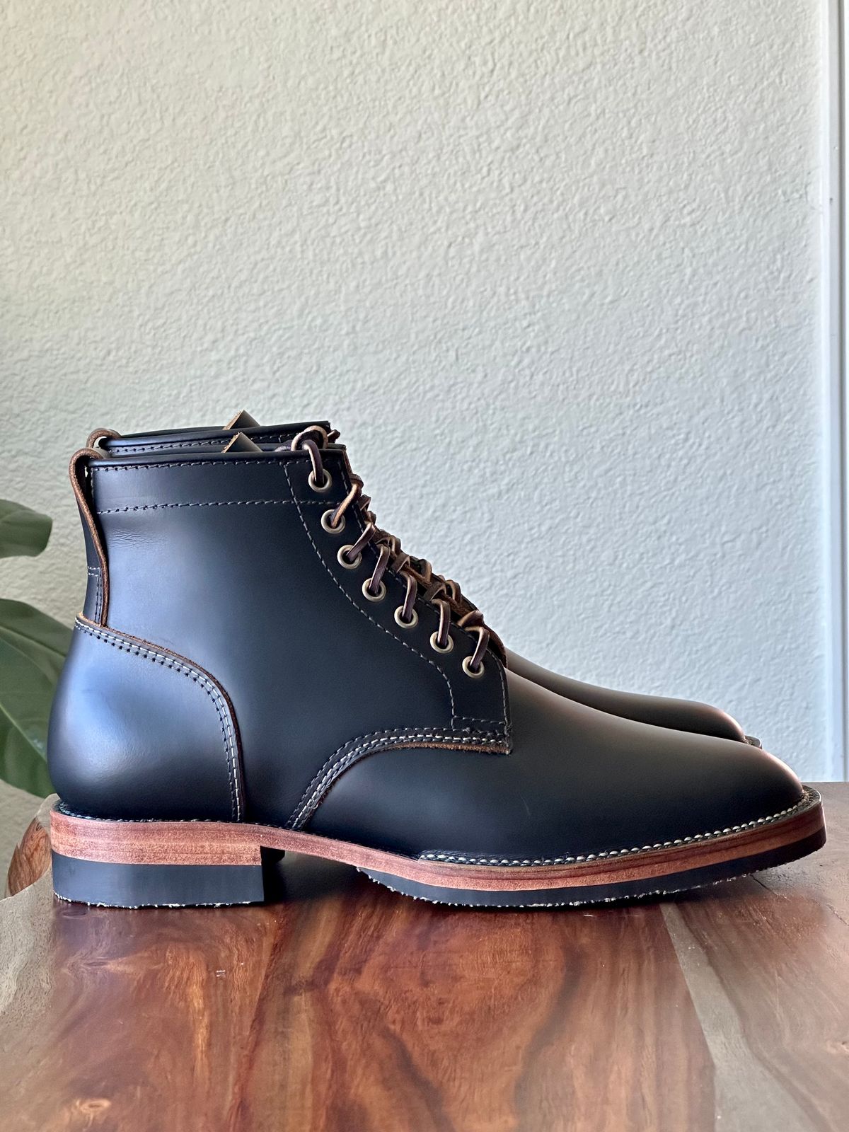 Photo by pigeontree on October 1, 2022 of the Santalum x PTC The Klondike Service Boot in S.B. Foot Black Klondike.