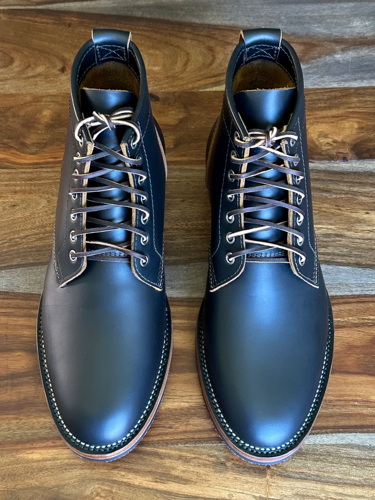 Photo by pigeontree on October 1, 2022 of the Santalum x PTC The Klondike Service Boot in S.B. Foot Black Klondike.