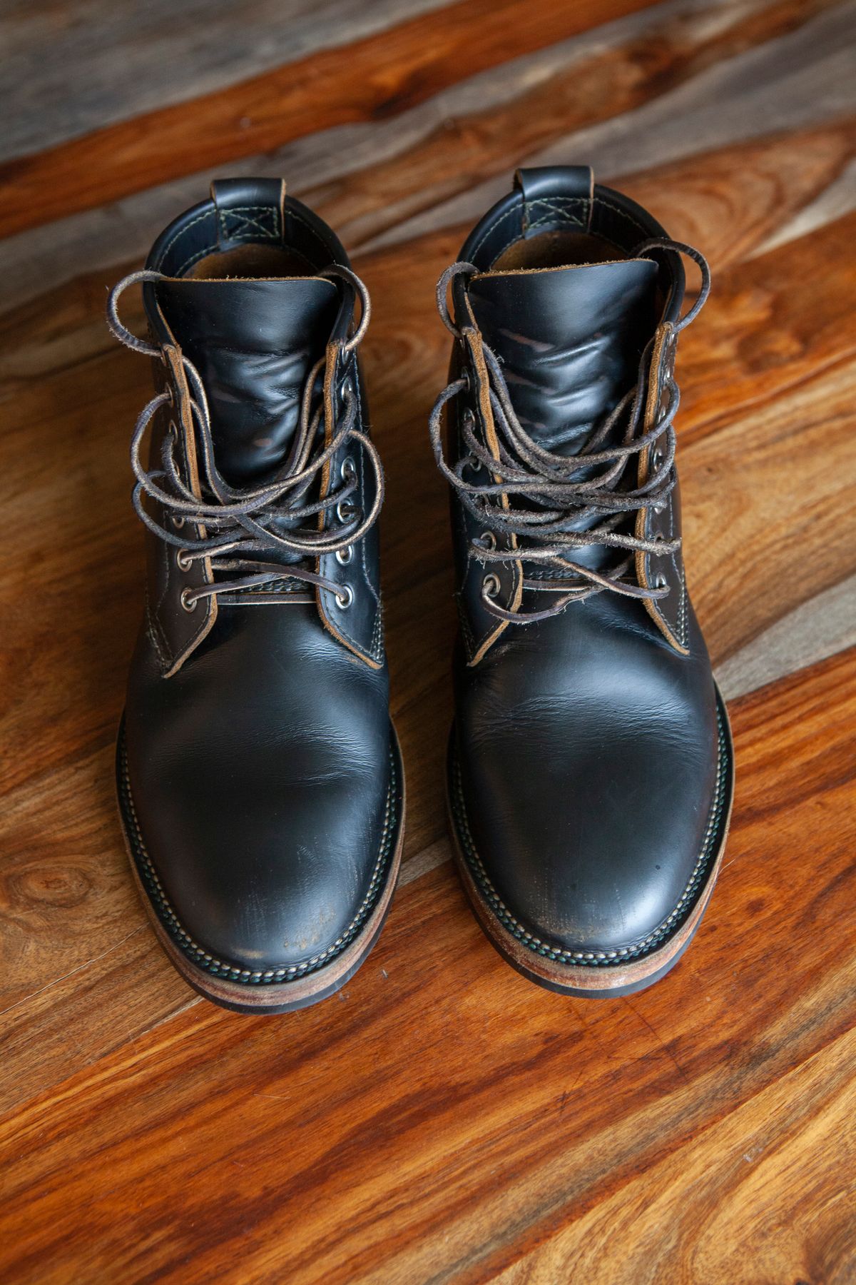 Photo by pigeontree on November 2, 2022 of the Santalum x PTC The Klondike Service Boot in S.B. Foot Black Klondike.