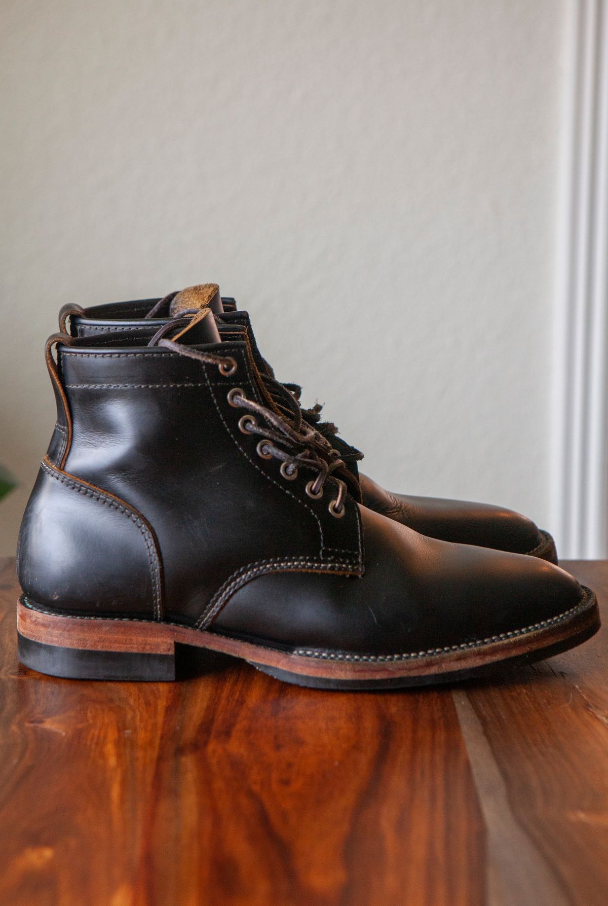 Photo by pigeontree on November 2, 2022 of the Santalum x PTC The Klondike Service Boot in S.B. Foot Black Klondike.