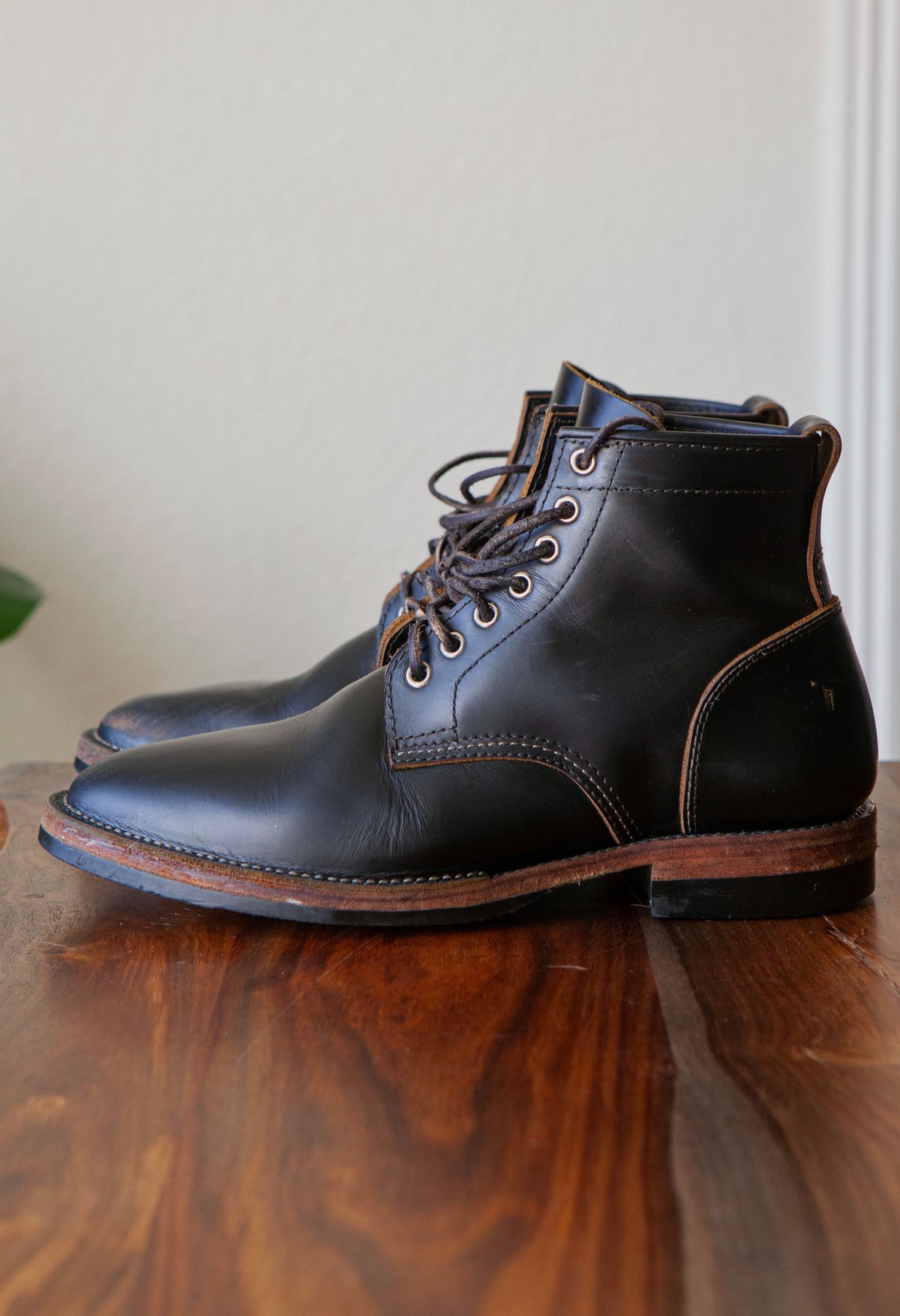 Photo by pigeontree on December 2, 2022 of the Santalum x PTC The Klondike Service Boot in S.B. Foot Black Klondike.