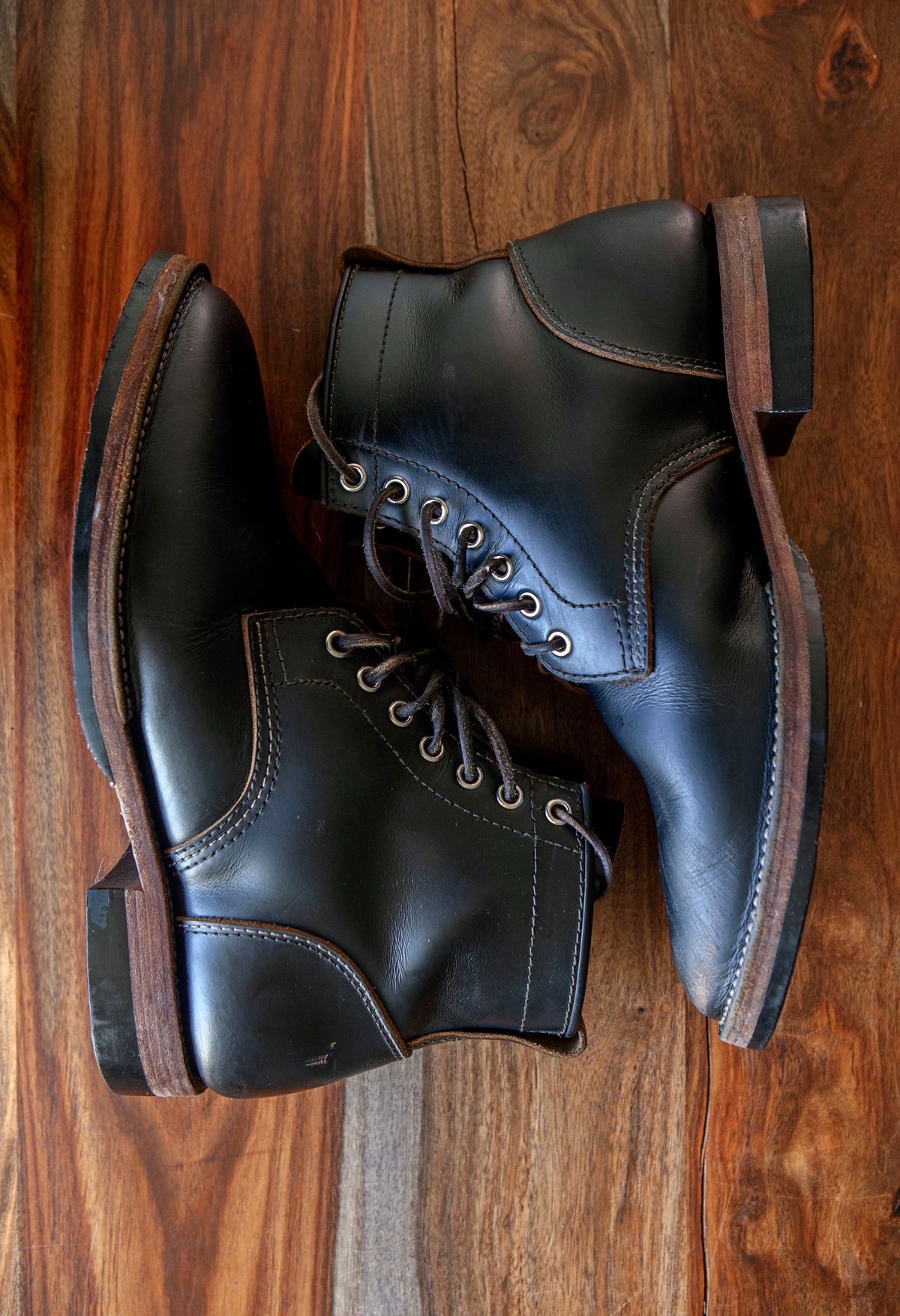 Photo by pigeontree on December 2, 2022 of the Santalum x PTC The Klondike Service Boot in S.B. Foot Black Klondike.
