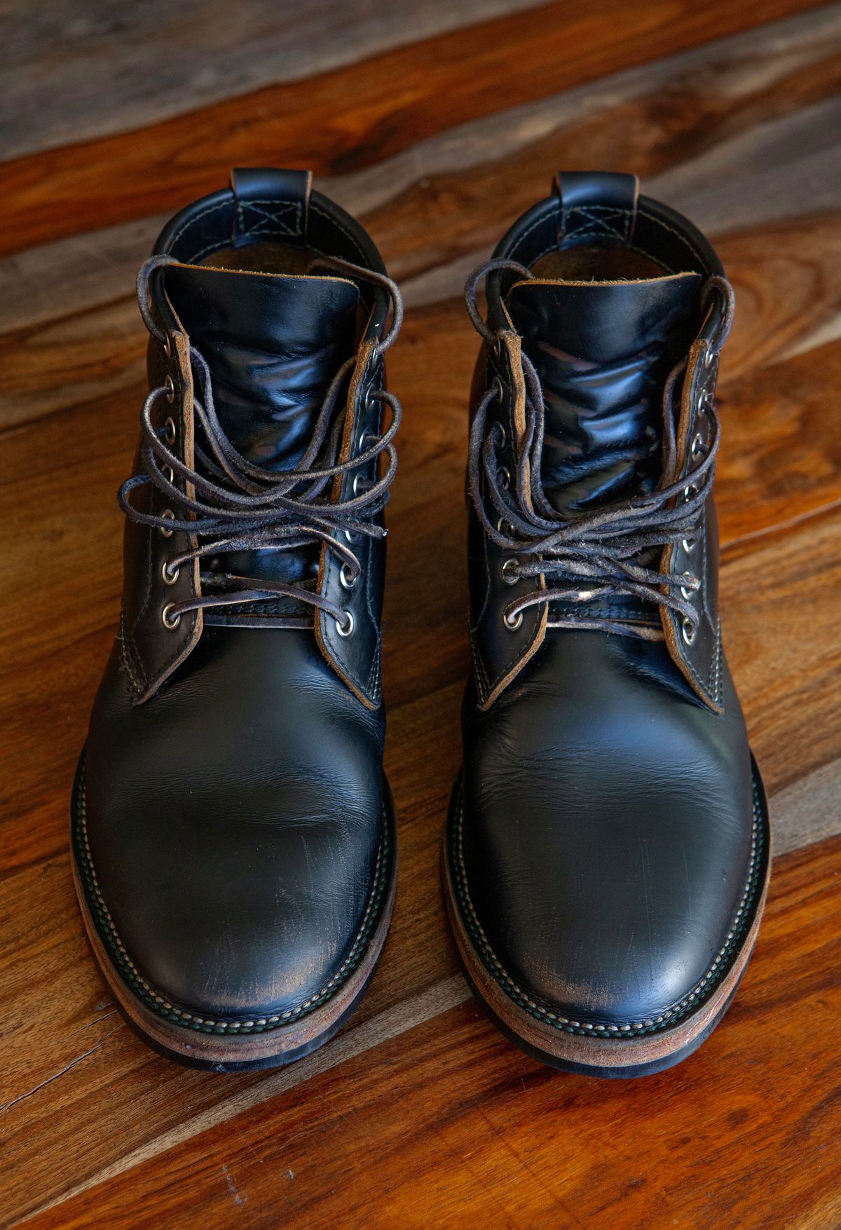 Photo by pigeontree on December 2, 2022 of the Santalum x PTC The Klondike Service Boot in S.B. Foot Black Klondike.