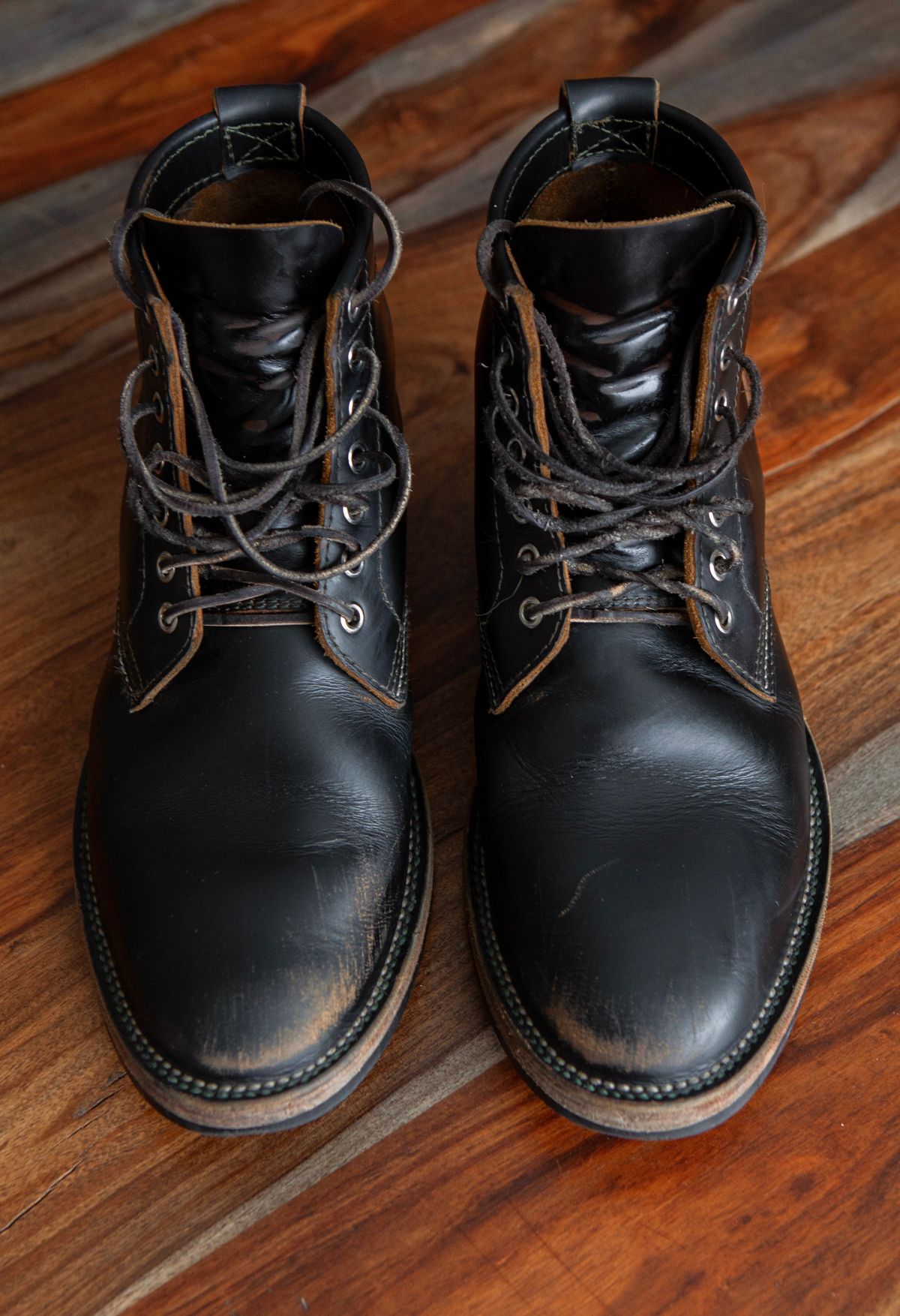 Photo by pigeontree on January 2, 2023 of the Santalum x PTC The Klondike Service Boot in S.B. Foot Black Klondike.