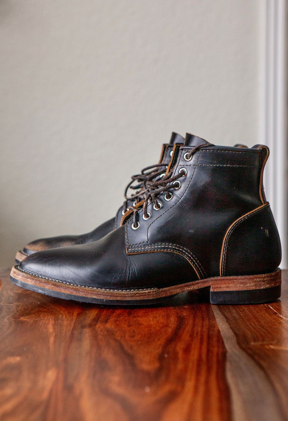 Photo by pigeontree on January 2, 2023 of the Santalum x PTC The Klondike Service Boot in S.B. Foot Black Klondike.