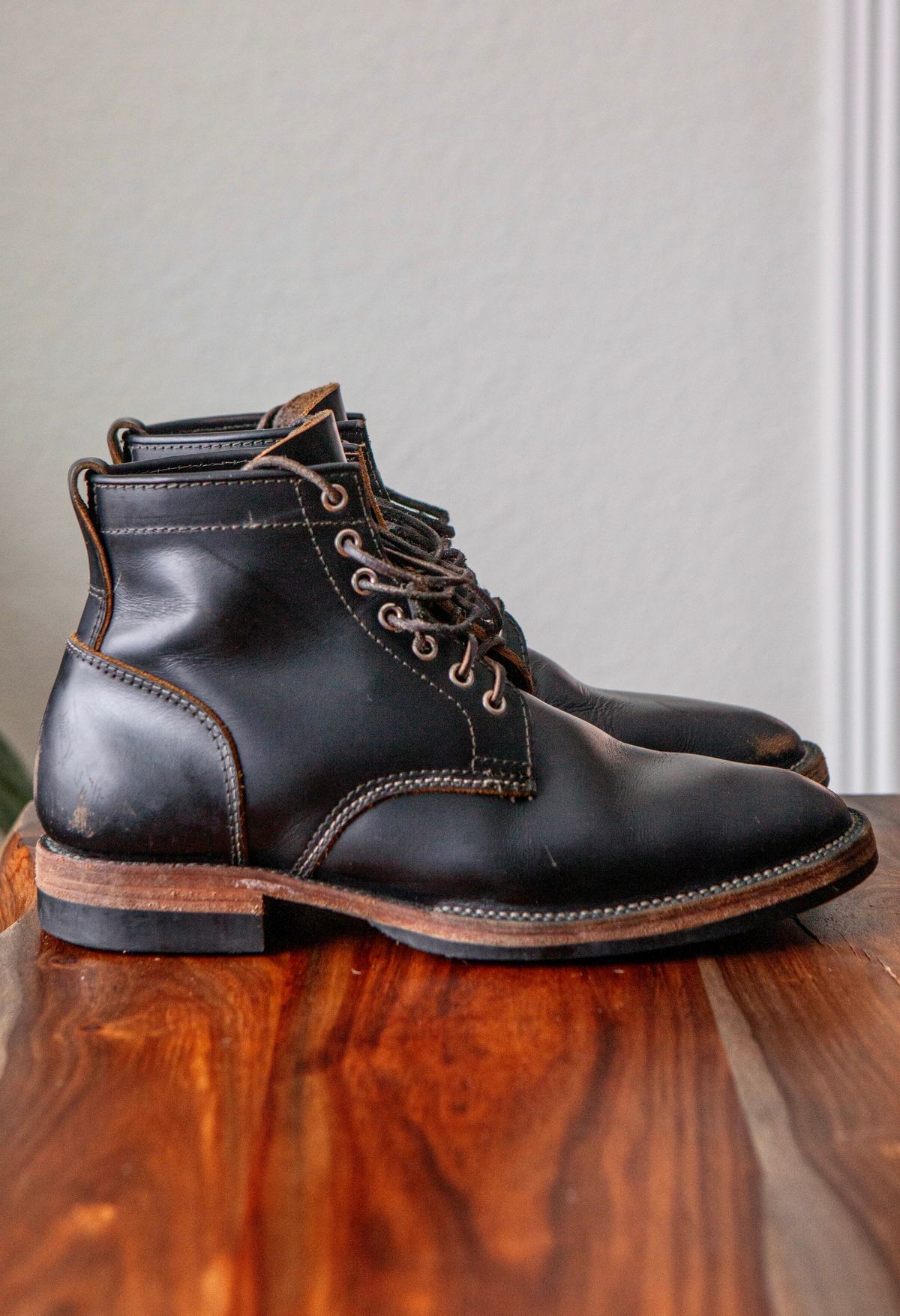 Photo by pigeontree on January 2, 2023 of the Santalum x PTC The Klondike Service Boot in S.B. Foot Black Klondike.