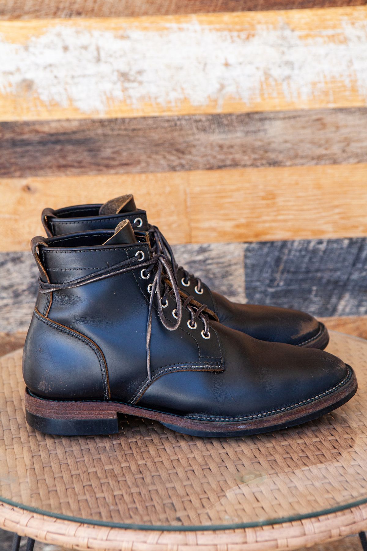 Photo by pigeontree on February 2, 2023 of the Santalum x PTC The Klondike Service Boot in S.B. Foot Black Klondike.