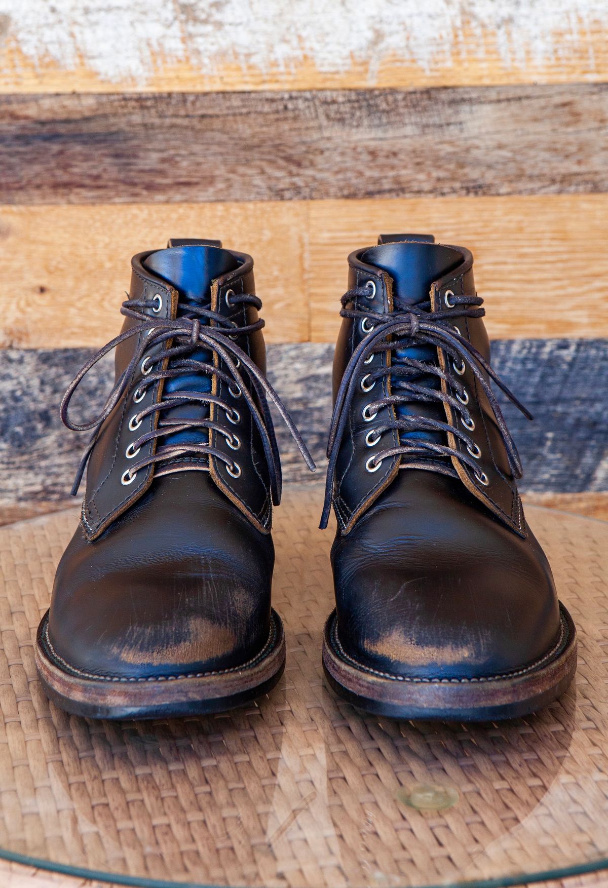 Photo by pigeontree on February 2, 2023 of the Santalum x PTC The Klondike Service Boot in S.B. Foot Black Klondike.