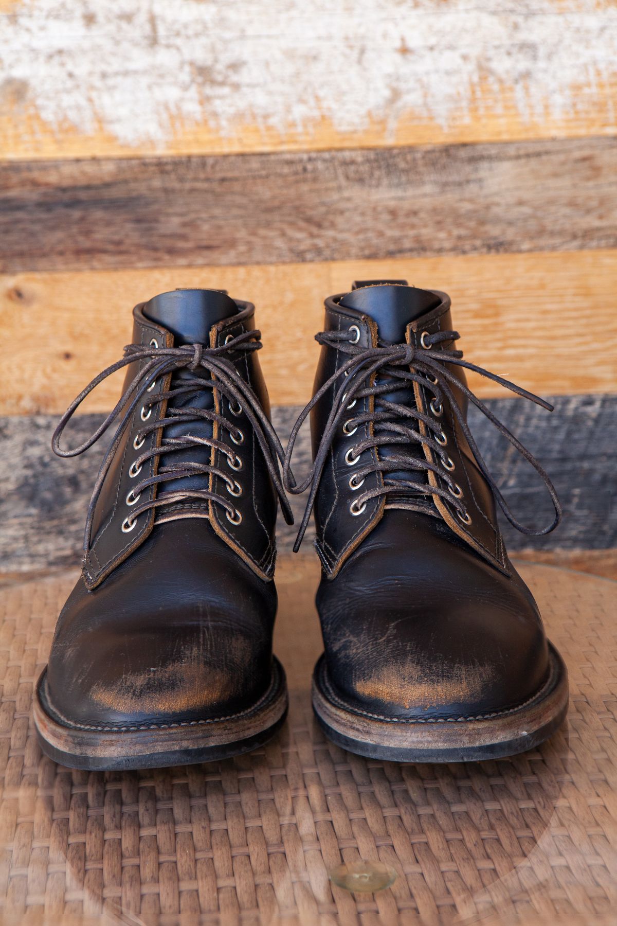 Photo by pigeontree on April 3, 2023 of the Santalum x PTC The Klondike Service Boot in S.B. Foot Black Klondike.