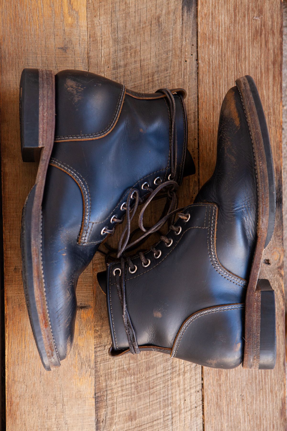 Photo by pigeontree on April 3, 2023 of the Santalum x PTC The Klondike Service Boot in S.B. Foot Black Klondike.