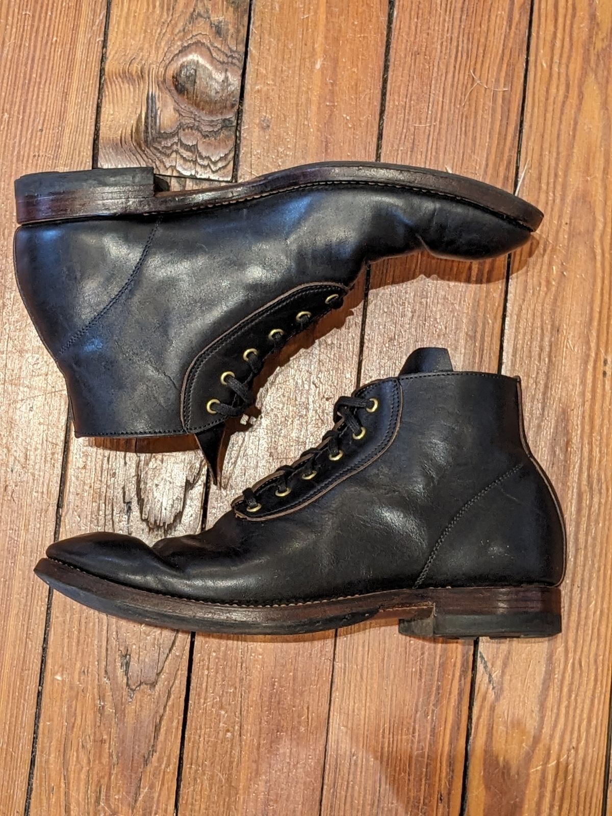 Photo by unsung on December 2, 2023 of the Unsung Prototype in Horween Black Wrangler Horsehide.