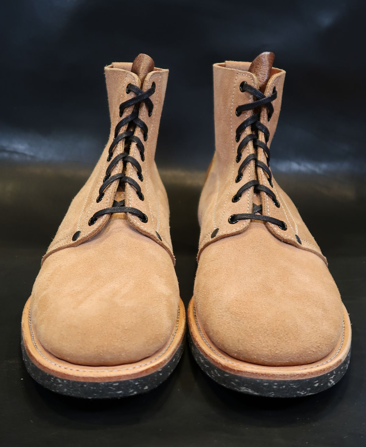 Photo by unsung on October 1, 2022 of the Unsung U 22-1 Slog Boot in Horween English Tan Dublin Roughout.