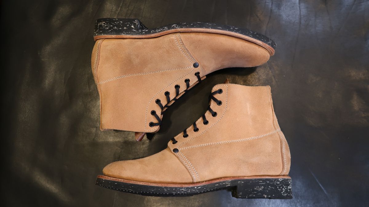 Photo by unsung on October 1, 2022 of the Unsung U 22-1 Slog Boot in Horween English Tan Dublin Roughout.