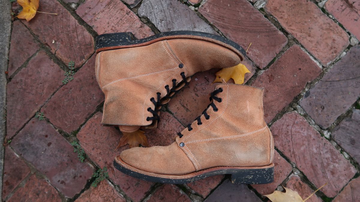 Photo by unsung on November 2, 2022 of the Unsung U 22-1 Slog Boot in Horween English Tan Dublin Roughout.