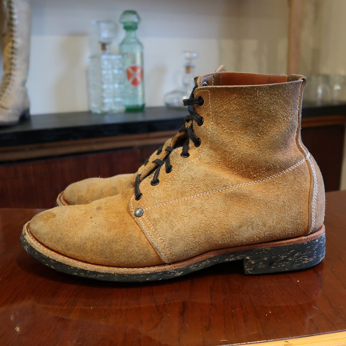 Photo by unsung on January 4, 2023 of the Unsung U 22-1 Slog Boot in Horween English Tan Dublin Roughout.