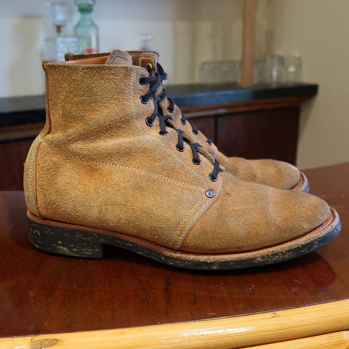 Photo by unsung on January 4, 2023 of the Unsung U 22-1 Slog Boot in Horween English Tan Dublin Roughout.